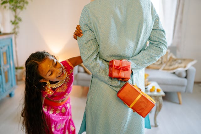 Rakhi Gifts For Sister Under 2000
