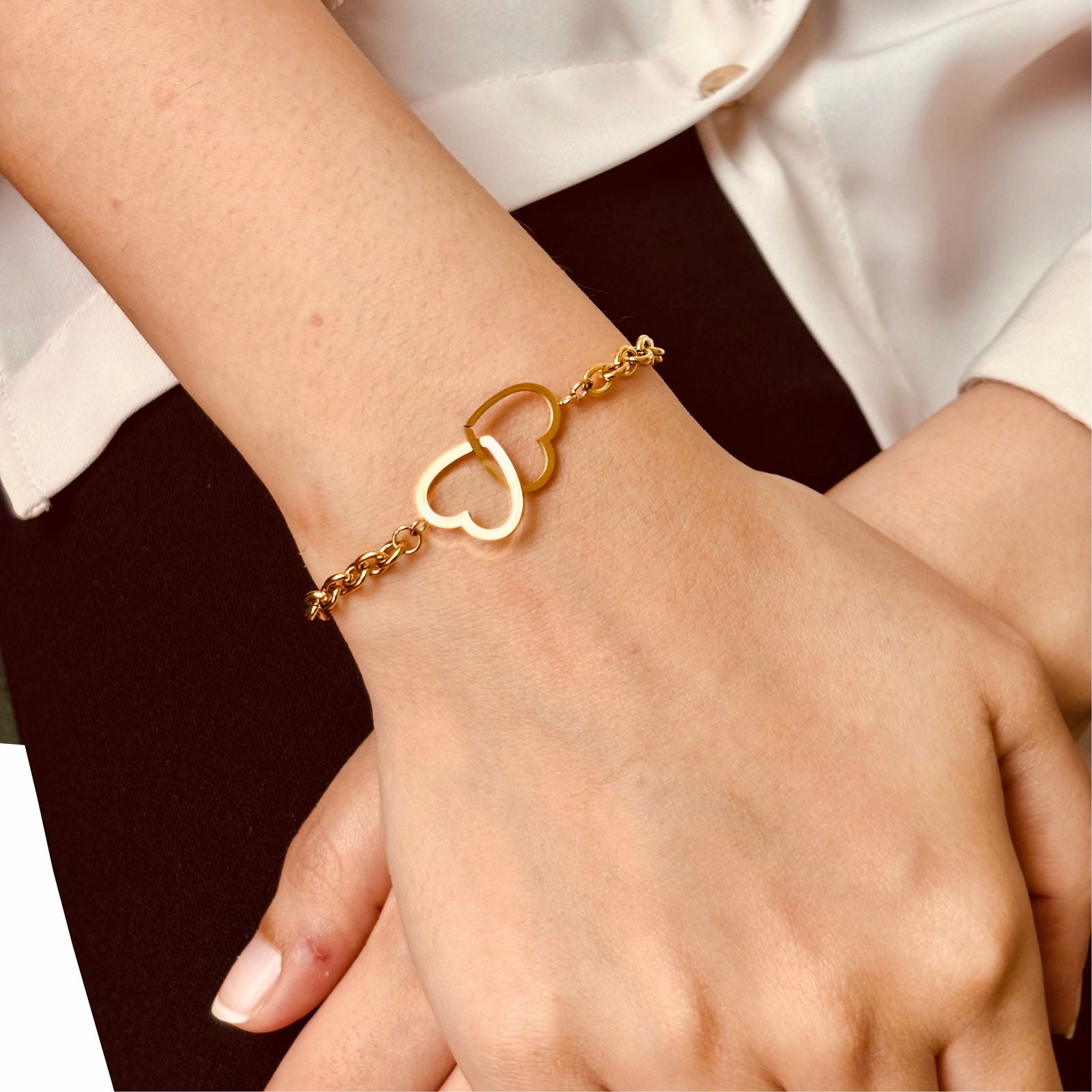 Linked heart chain bracelet – 18K gold-plated charm bracelet with romantic design