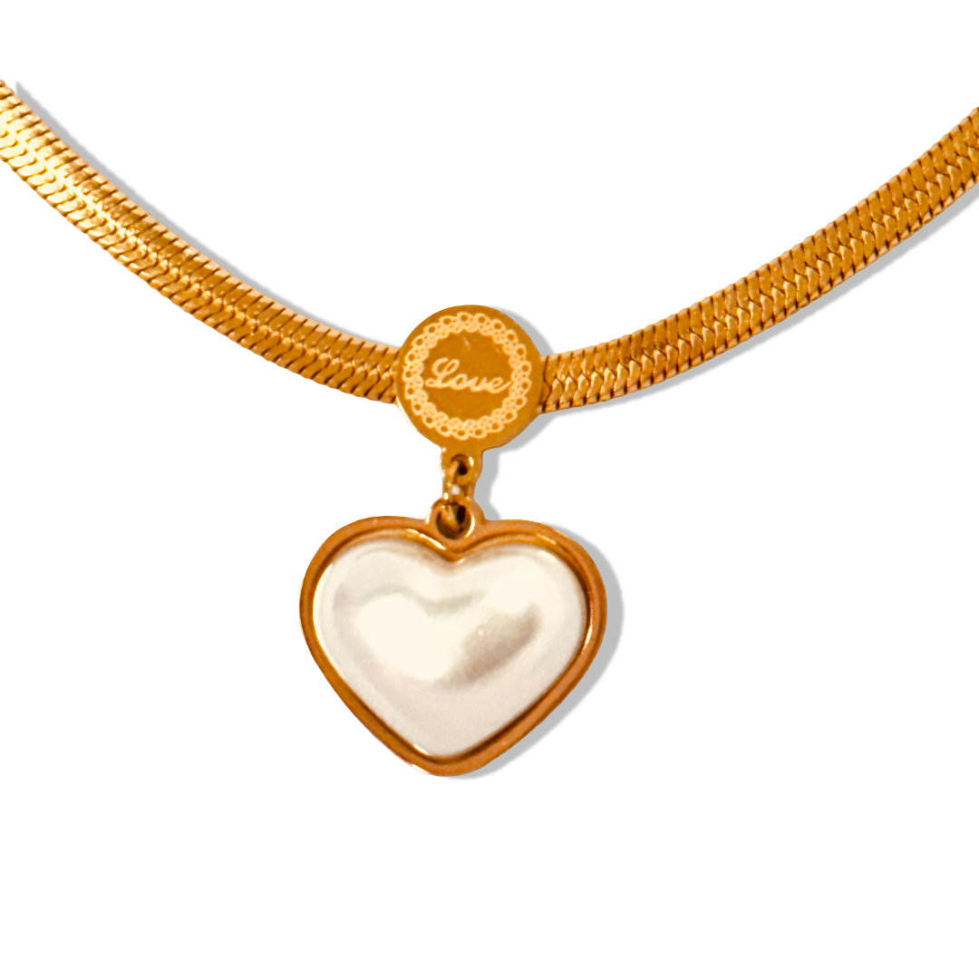 Close-up of 18K gold plated heart-shaped pearl pendant - stainless steel gold plated minimal necklace - anti-tarnish gold plated necklace - waterproof gold plated necklace hypoallergenic