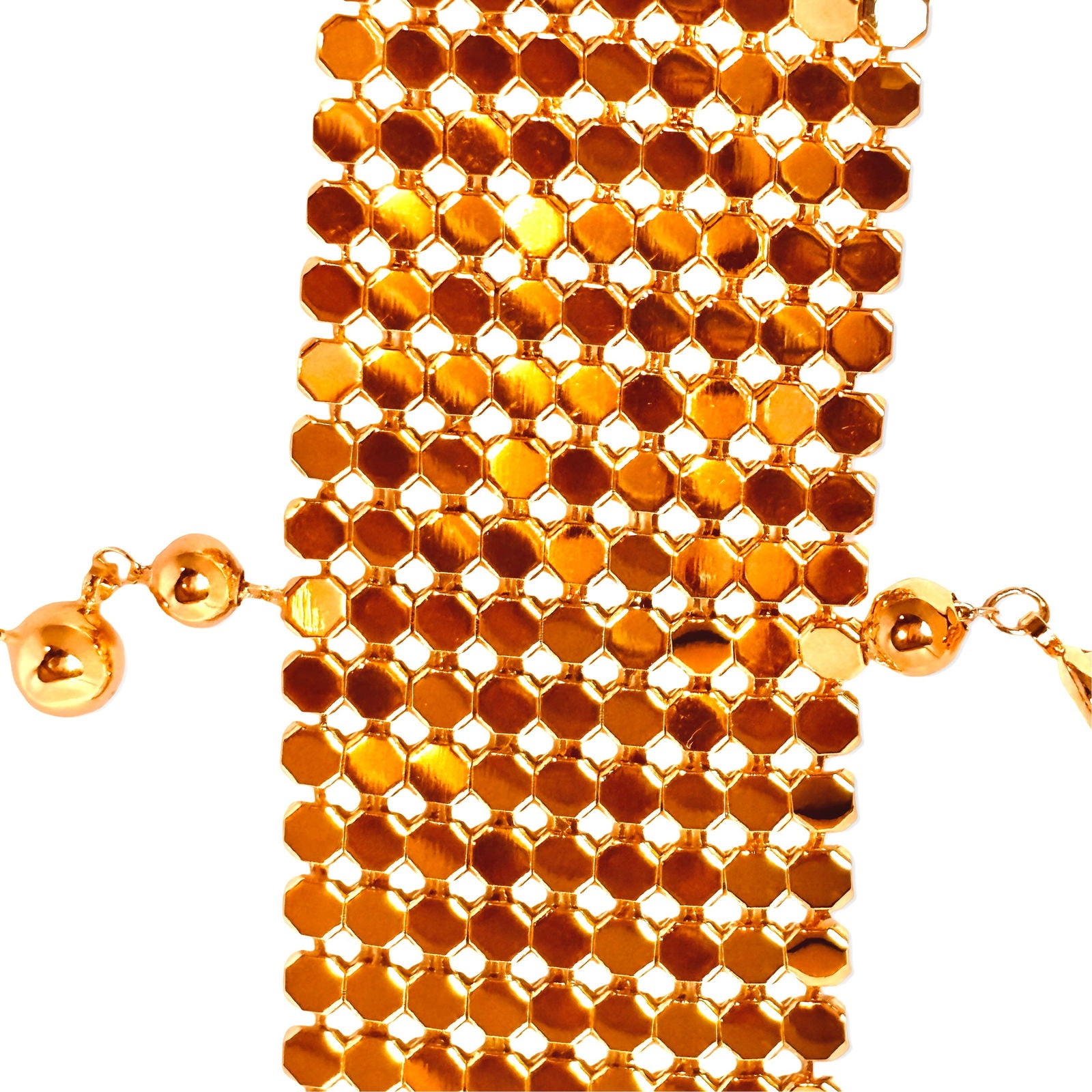 Close-up of mesh weave detailing, structure and gold plating texture - Statement elegant gold plated earrings - hypoallergenic anti‑tarnish waterproof nickel‑free lead‑free gold plated earrings - scratch‑resistant fade‑resistant water‑resistant gold plated earrings 